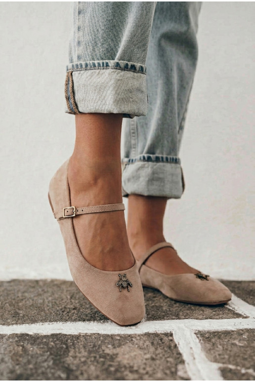 Damen Ballerinas mit Riemen und Schnallen in Sandfarbe aus Kunstveloursleder Pinea