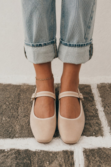 Damen Ballerinas mit Riemen in Sandfarbe aus Kunstveloursleder Birchia