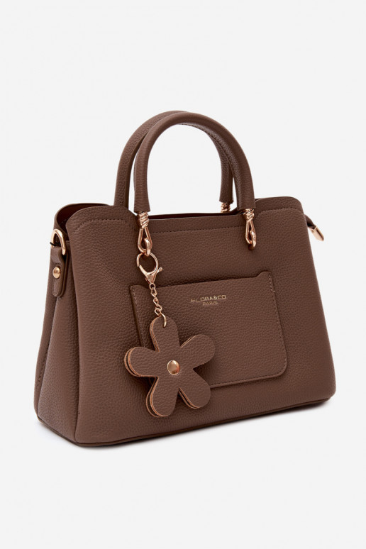 Tasche aus Kunstleder mit Schlüsselanhänger und Blumenmotiven in Tonfarbe Noomi