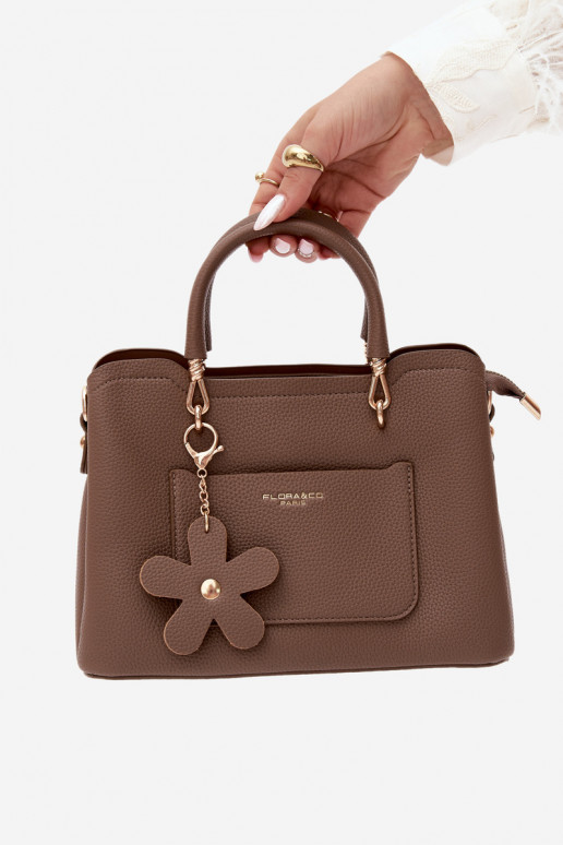 Tasche aus Kunstleder mit Schlüsselanhänger und Blumenmotiven in Tonfarbe Noomi