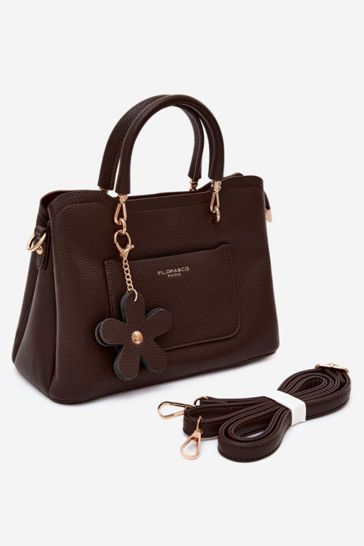 Handtasche mit Kunstleder-Schlüsselanhänger mit Blumenmotiven in Schokoladenfarbe Noomi