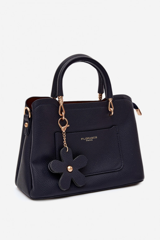 Handtasche mit Kunstleder-Schlüsselanhänger mit Blumenmotiven in Dunkelblau Noomi