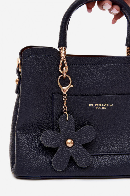 Handtasche mit Kunstleder-Schlüsselanhänger mit Blumenmotiven in Dunkelblau Noomi