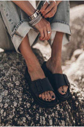 Schwarze Damen-Slipper mit Plattform und Schnallen Caramel