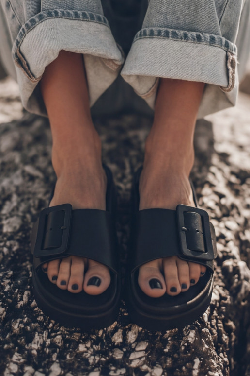 Schwarze Damen-Slipper mit Plattform und Schnallen Caramel