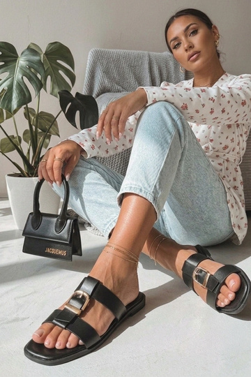 Schwarze Damenclogs mit dekorativer Schnalle Lavinia 2