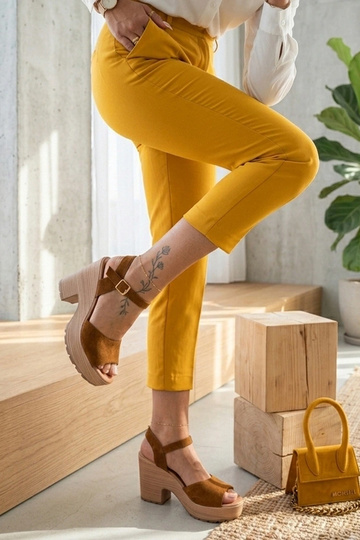 Braune Damen-Sandalen auf klobigem Absatz Elara 2
