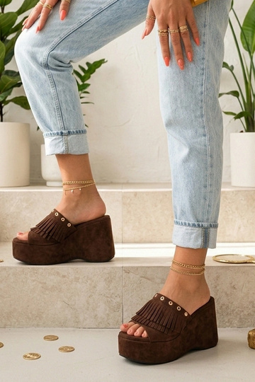 Braune Damen-Boho-Clogs mit Quasten auf der Plattform Juniper 2