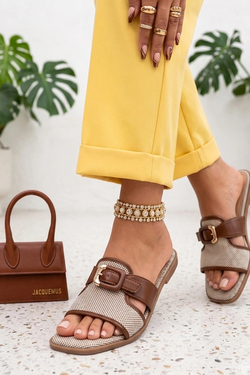 Braune Damenclogs mit dekorativer Schnalle Isadora