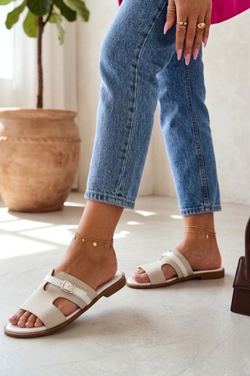 Weiße elegante Damenclogs mit Ausschnitten Tabitha 2