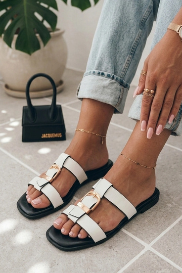 Weiße Damenclogs mit Schnalle Lavinia