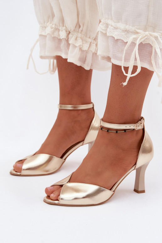 Goldene Damen Sandalen auf kleinem Absatz Zazoo 1120