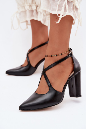 Schwarze Schuhe mit Absätzen und Riemen Zazoo 1053 2