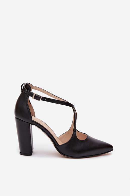 Schwarze Schuhe mit Absätzen und Riemen Zazoo 1053