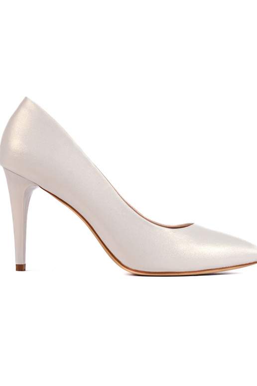 Perlweiße High Heels mit dünnem Absatz