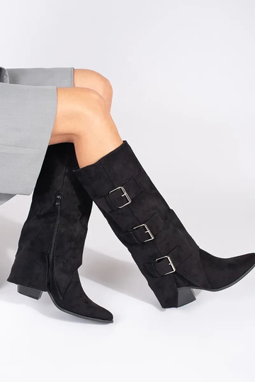 Schwarze Wildlederstiefel...