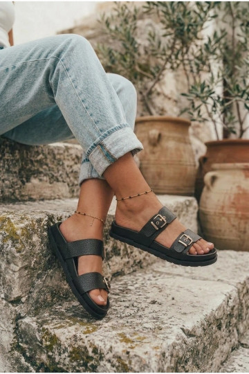 Damen schwarze Slipper mit goldenen Schnallen Vilja