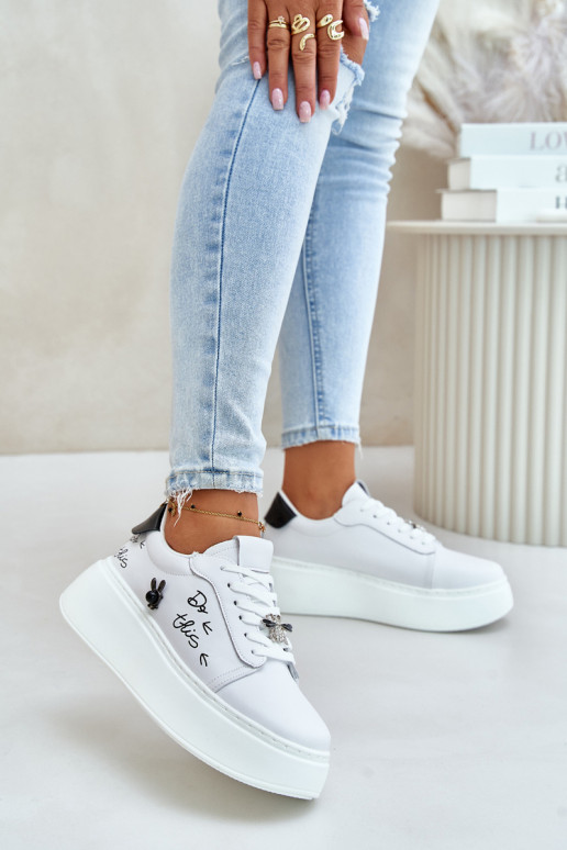 Weiße Sneakers aus Kunstleder mit Plattform und abnehmbaren Abzeichen Vinceza 89102