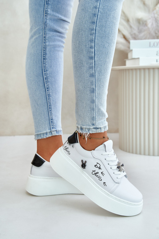 Weiße Sneakers aus Kunstleder mit Plattform und abnehmbaren Abzeichen Vinceza 89102