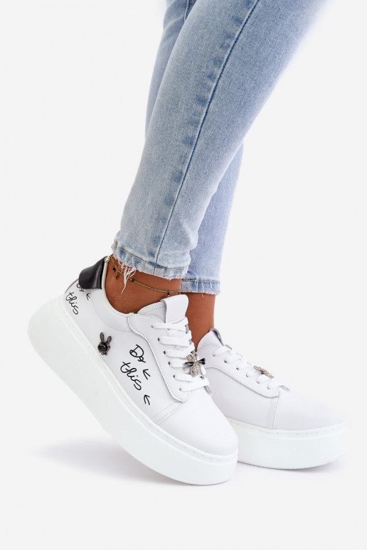 Weiße Sneakers aus Kunstleder mit Plattform und abnehmbaren Abzeichen Vinceza 89102