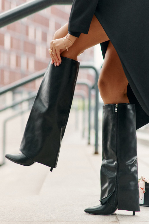 Wärmende lange Stiefel mit dünnen Absätzen und eingenähter Choleika in schwarzer Farbe Tamonia