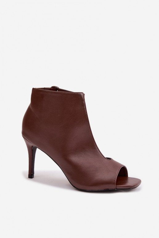 Damen-Sandalen mit dünnen Absätzen in Schokoladenfarbe Helira