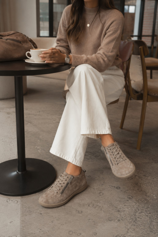 Damen Schuhe aus sandfarbenem Kunstveloursleder Brindle