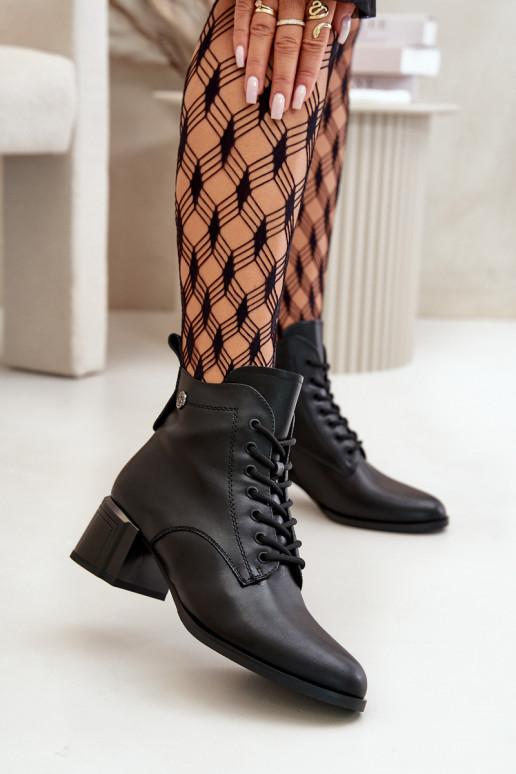 Damen Schnürstiefeletten aus natürlichem Leder, isoliert, in schwarzer Farbe Vinceza 91110