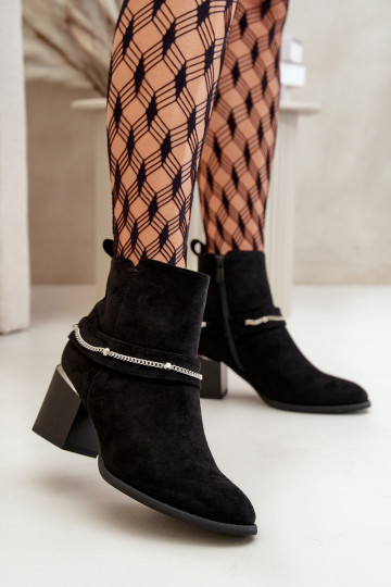 Damen isolierte Stiefeletten mit Ketten aus Kunstsuede in schwarzer Farbe Hanalen