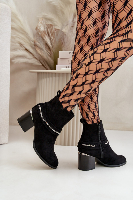 Damen isolierte Stiefeletten mit Ketten aus Kunstsuede in schwarzer Farbe Hanalen