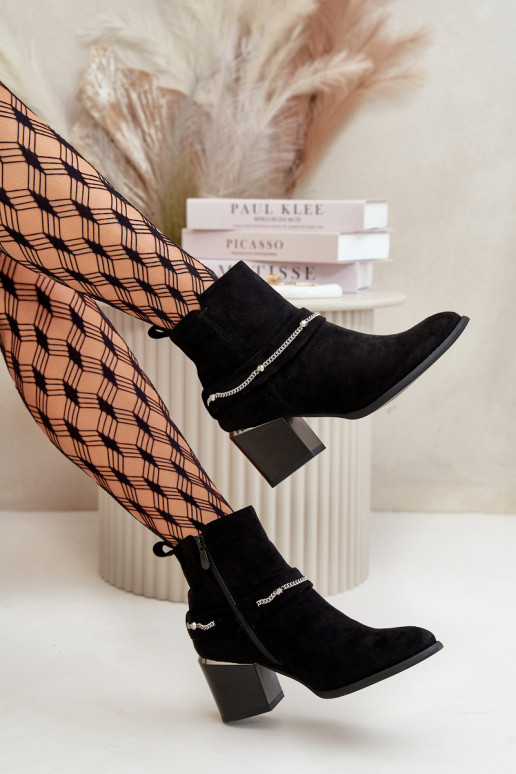 Damen isolierte Stiefeletten mit Ketten aus Kunstsuede in schwarzer Farbe Hanalen