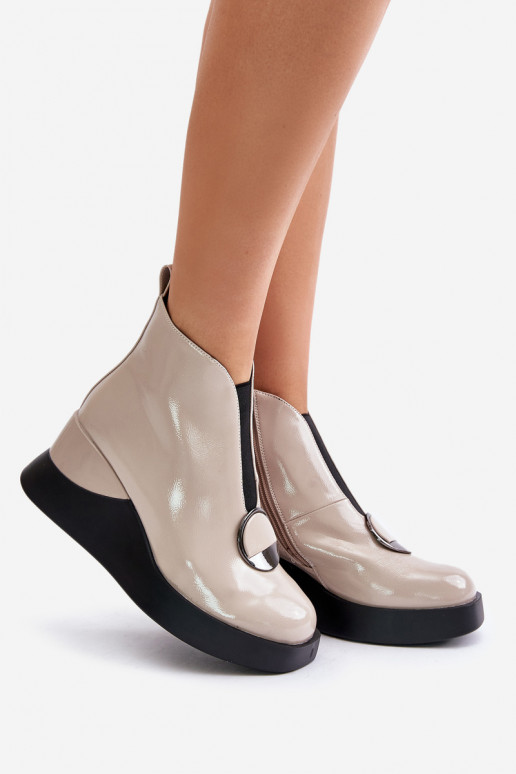 Sandfarbene Stiefeletten mit Plattform und Lackeffekt D&A MR880-136