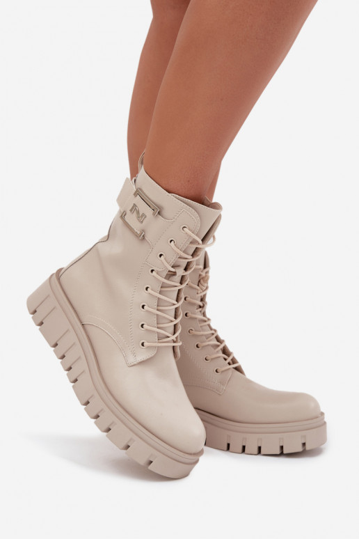 Wärmende Stiefeletten mit Plattform und dekorativen Details in Elfenbein Lyrana