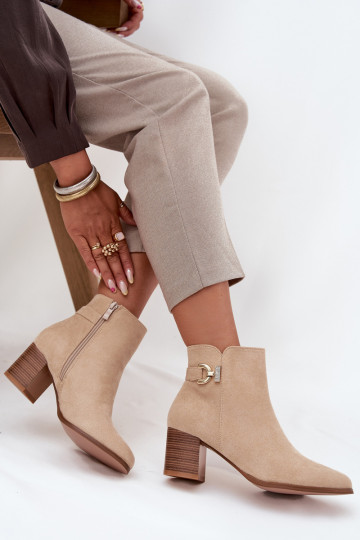 Wärmende Stiefeletten mit goldenen Details in Sandfarbe Renora