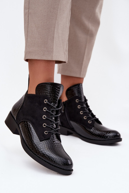 Schwarze Damen-Stiefeletten mit Lackeffekt und aufwendigen Prägungen Vinceza 16477
