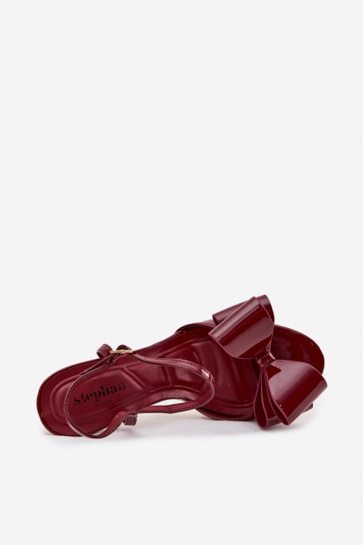Bordeauxfarbene Sandalen mit Lackeffekt, dünnen Absätzen und Bändern Noliva