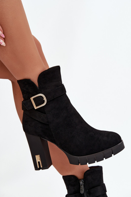 Wärmende Damen-Stiefeletten mit Schnallen, schwarz Nolivira