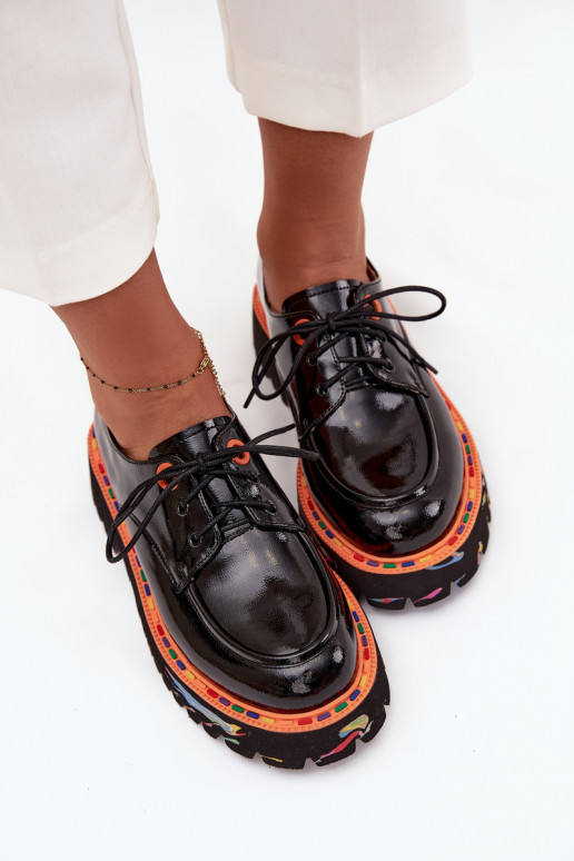 Schwarze Lederschuhe mit Lackeffekt Artiker 57C0176