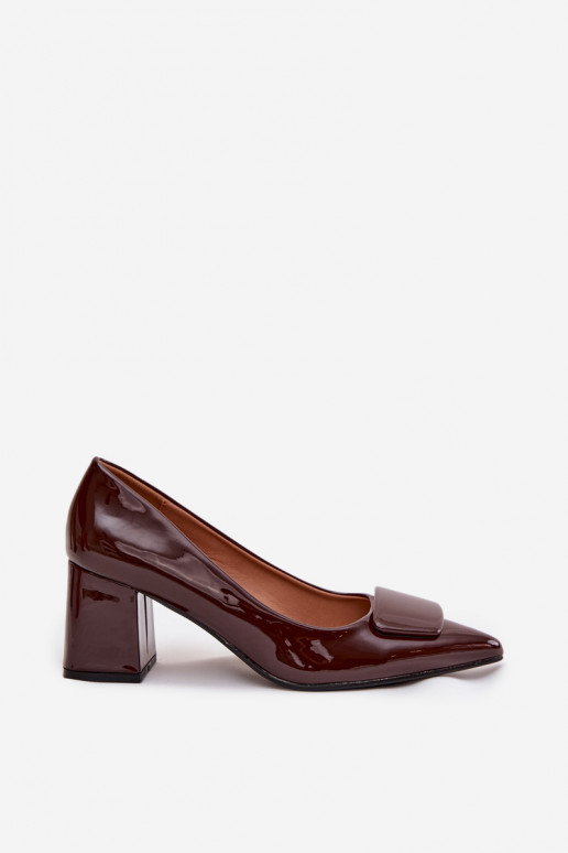 Lackeffekt-Schuhe mit Absätzen und Ornamenten CzekoladoĮe Isoline