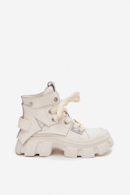 Weiße isolierte sportliche Stiefeletten GOE SS2N4055