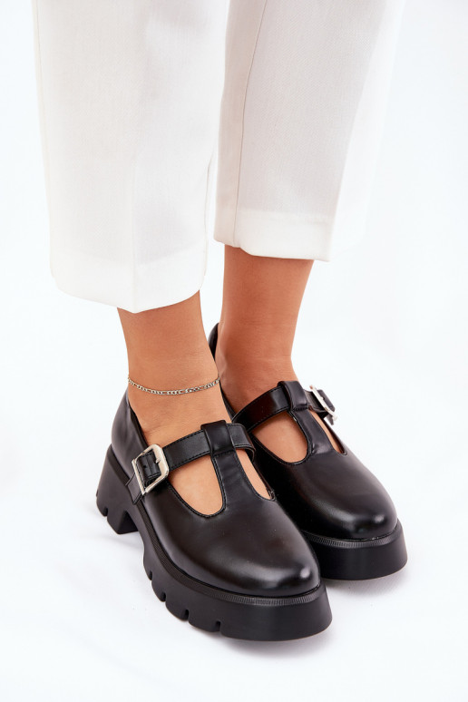 Schwarze Damenschuhe mit Schnallen auf der Plattform Venda