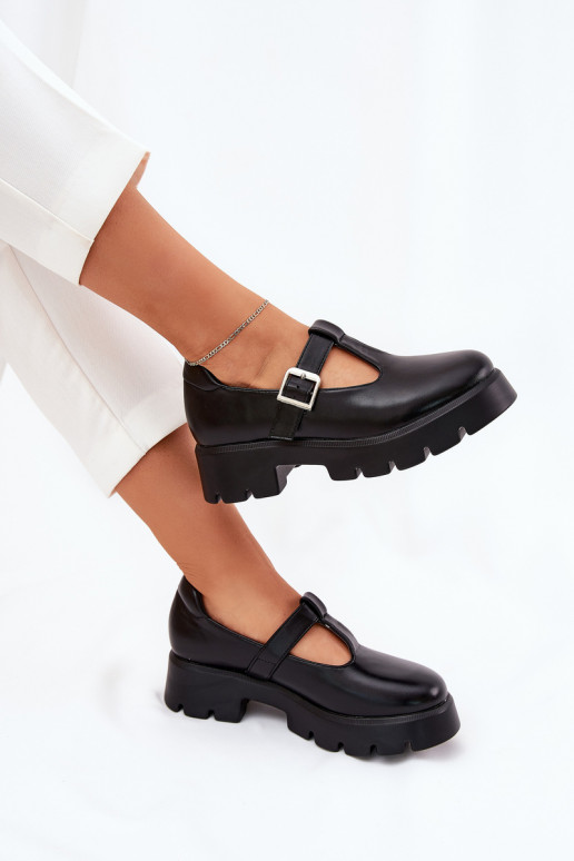 Schwarze Damenschuhe mit Schnallen auf der Plattform Venda