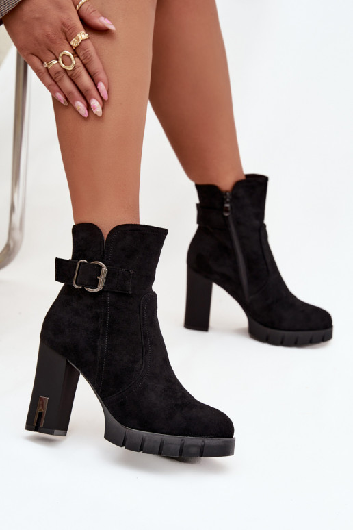 Wärmende Damen-Stiefeletten mit Schnallen in Schwarz Selisse