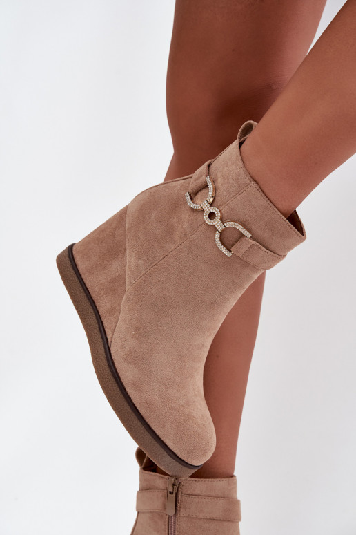 Damen-Stiefeletten auf Plateau mit dekorativen Details in sandfarbener Ausführung Turirivana
