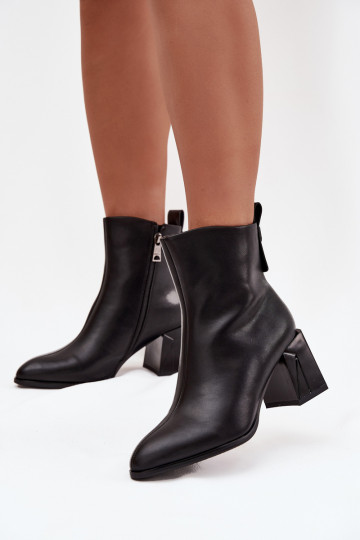 Wärmende Stiefeletten mit Absatz aus Naturleder Vinceza 66812 in Schwarz