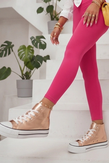 Goldene metallische Sneakers über dem Knöchel Piper