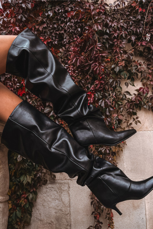 Damen kniehohe Stiefel zum Hineinschlüpfen mit schmalen Absätzen in schwarz Ysolienne
