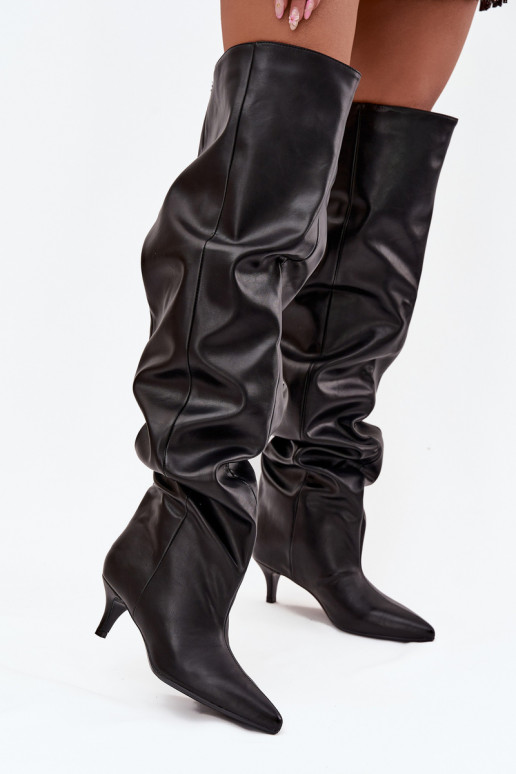 Damen kniehohe Stiefel zum Hineinschlüpfen mit schmalen Absätzen in schwarz Ysolienne