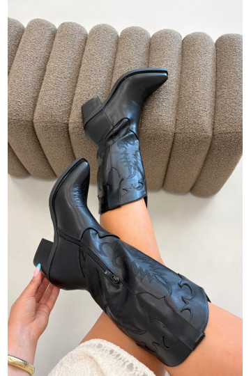Knöchelhohe Cowboy-Stiefel mit Absätzen aus schwarzem Kunstleder Jarissa