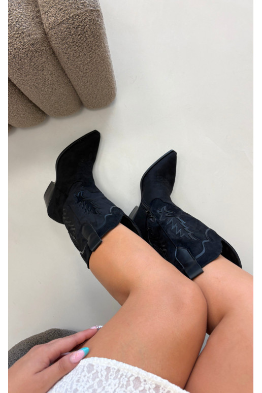 Knöchelhohe Cowboy-Stiefel in schwarz Betina